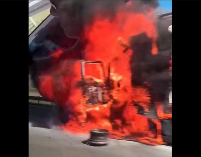 U velikom požaru na auto-putu izgorela kabina kamiona (video)