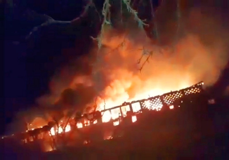 Izgorela radnja pogrebne opreme, požar gasilo devet leskovačkih vatrogasaca