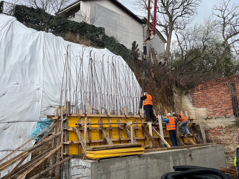 Počela izgradnja novog potpornog zida u Deligradskoj ulici u Leskovcu