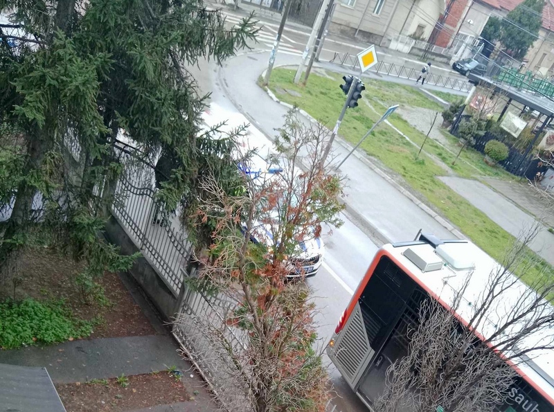 Sudar autobusa i automobila na raskrsnici Mlinske i ulice Nikole Skobaljića, semafori nisu radili