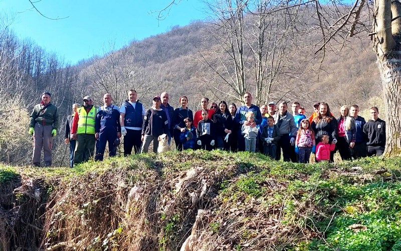 Vlasotinčani organizovali akciju čišćenja Čarobne doline
