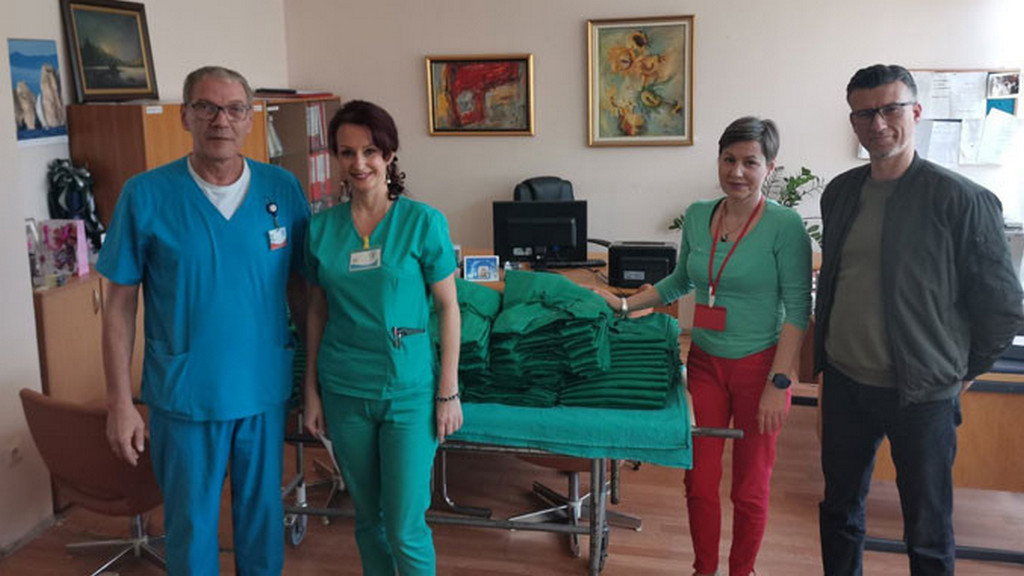 Osuđenici KPZ sašili uniforme za radnike porodilišta u Nišu