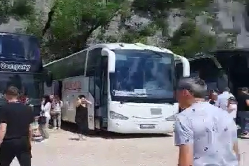 Turisti „zarobljeni“ kod Ostroga, među njima i Leskovčani (video)