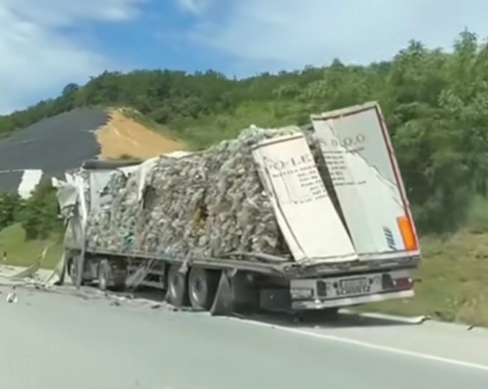 Sudarila se dva kamiona na putu Pirot – Bela Palanka