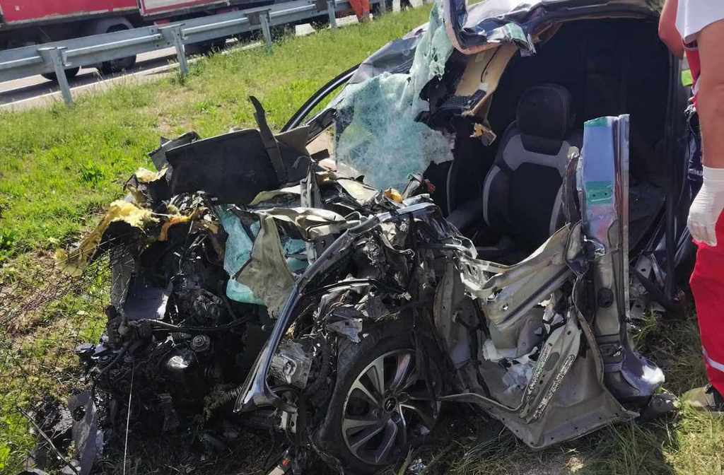 Mladić (29) poginuo u stravičnom sudaru automobila i kamiona kod Lipovice