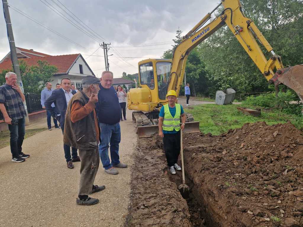 Višedecenijski san meštana: Izgradnja vodovodne mreže u Pečenjevcu vredna 28,6 miliona dinara