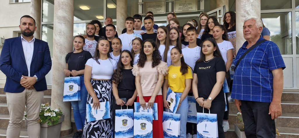 Učenici opštine Medveđa dobili novčane nagrade