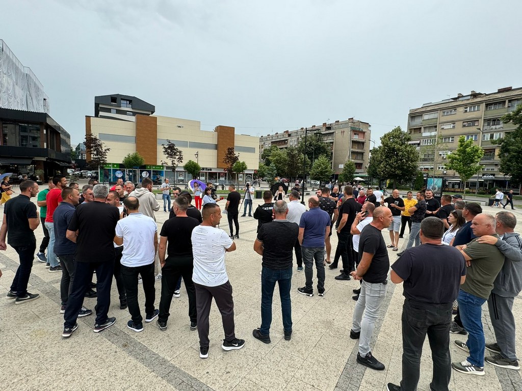 Poljoprivrednici će traktorima blokirati centar Leskovca ukoliko im se ne ispune zahtevi (video)