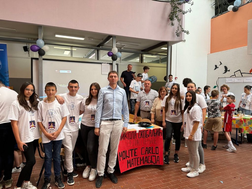 Učenici iz Velikog Trnjana se na Festivalu nauke u Tutinu predstavili postavkom „Monte Karlo – Matemagija“