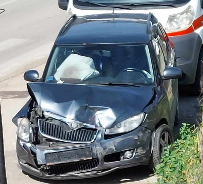 Povređeno pet osoba u sudaru dva uatomobila u Leskovcu