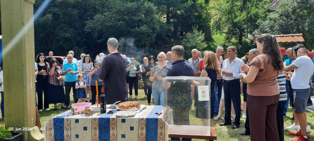 Sunčica plače kad god ne može da dođe majci na slavu