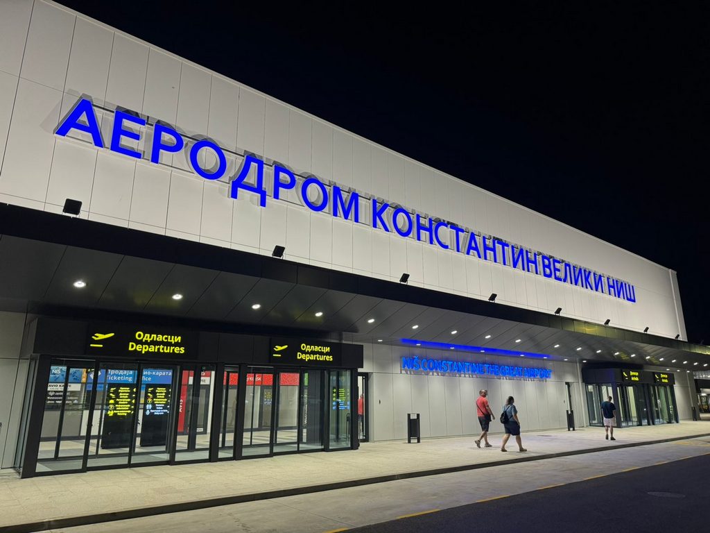 Odloženo poletanje aviona sa niškog aerodroma jer putnik nije želeo da se veže