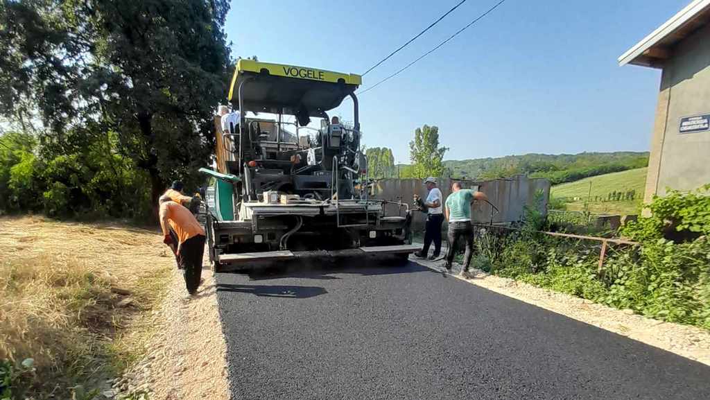 Završni radovi na asfaltiranju puta Kacabać – Obilić