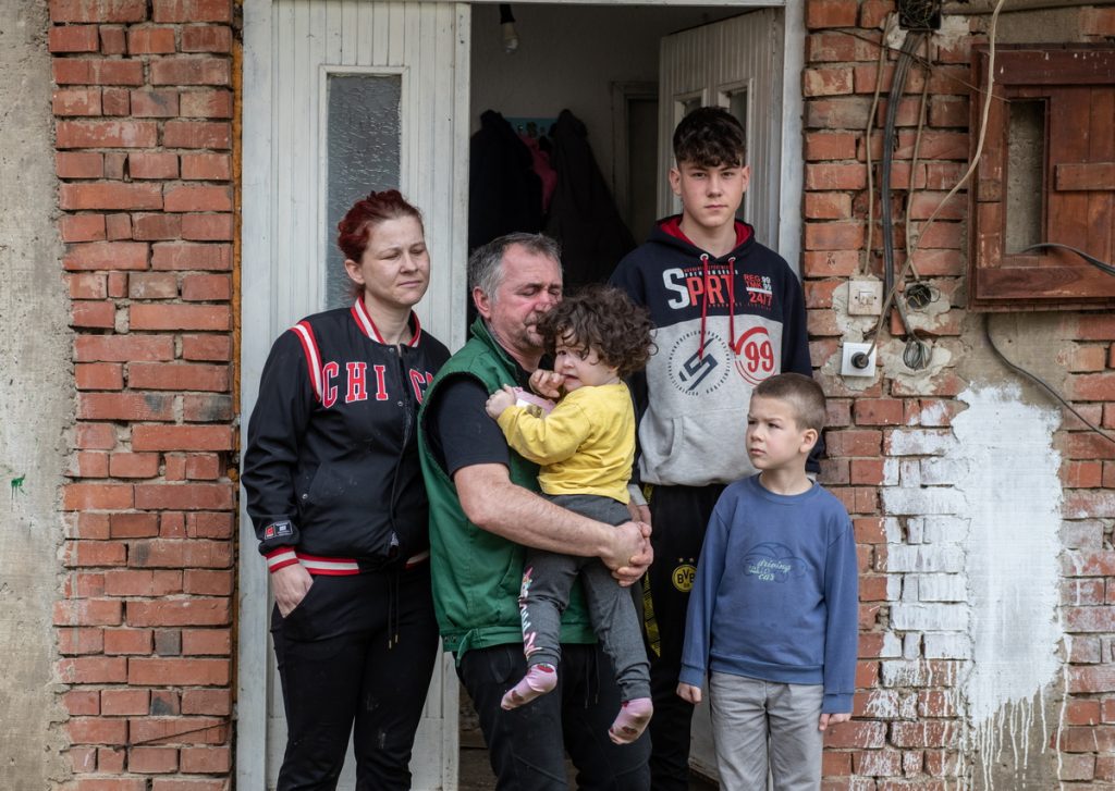 Dok čekaju sedmo dete porodica Lalović-Cvetković iz Stajkovca bori se za krov nad glavom