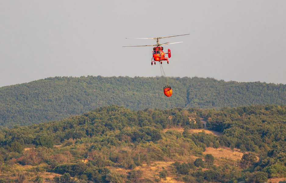 Požar na Vidliču se širi, u gašenju angažovan helikopter MUP-a