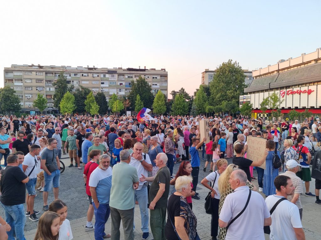 Arhiv javnih skupova: U Leskovcu sinoć 950 do 1000 protestanata, u Nišu 3300 i Vranu 450