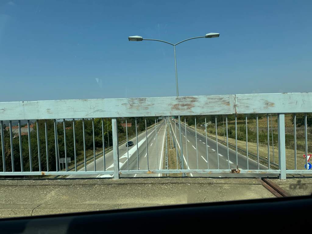 Ćurčić: Vožnja u suprotnom smeru nažalost trend, grubo kršenje pravila saobraćaja