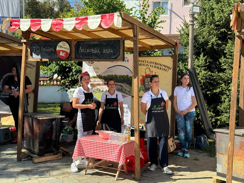 „Izađi mi na teglu“ danas u Leskovcu, sprema se ajvar, najbolji idu u Beograd na veliko finale