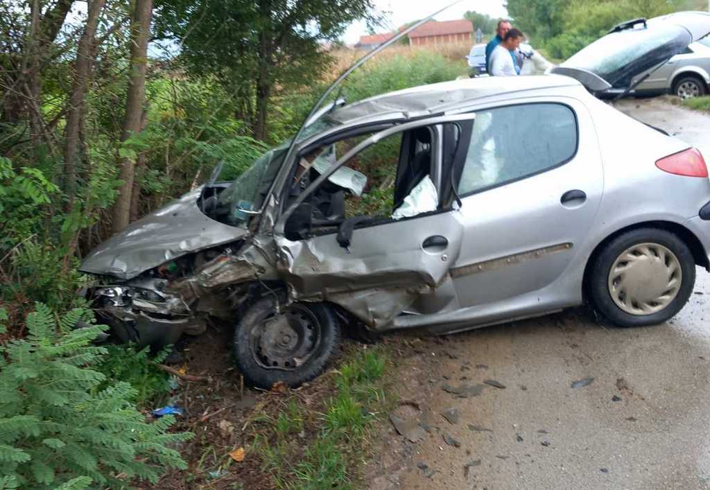 Tri osobe povređene u saobraćajnoj nezgodi u Radonjici kod Leskovca