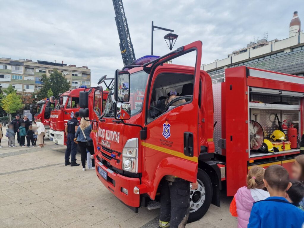 Vatrogasci obeležili svoj dan na Gradskom trgu