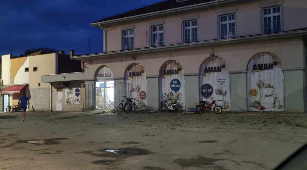 Pljačka marketa tokom noći u Vučju