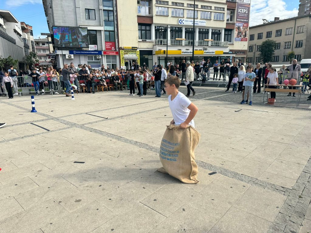 Druge „Igre bez granica“ na trgu u Leskovcu, takmičili se učenici deset osnovnih škola