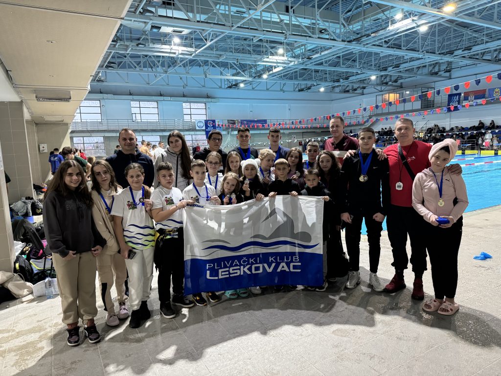 Plivači Plivačkog kluba „Leskovac“ osvojili 17 medalja na Prvenstvu Centralne Srbije