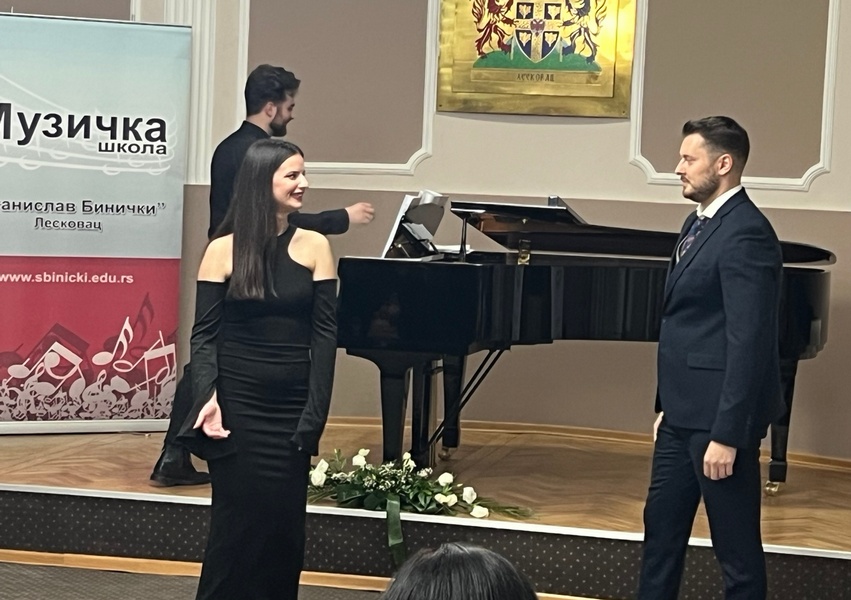 Duet Milena Damnjanović i Nikola Mikić oduševio Leskovčane operskim arijama (video)