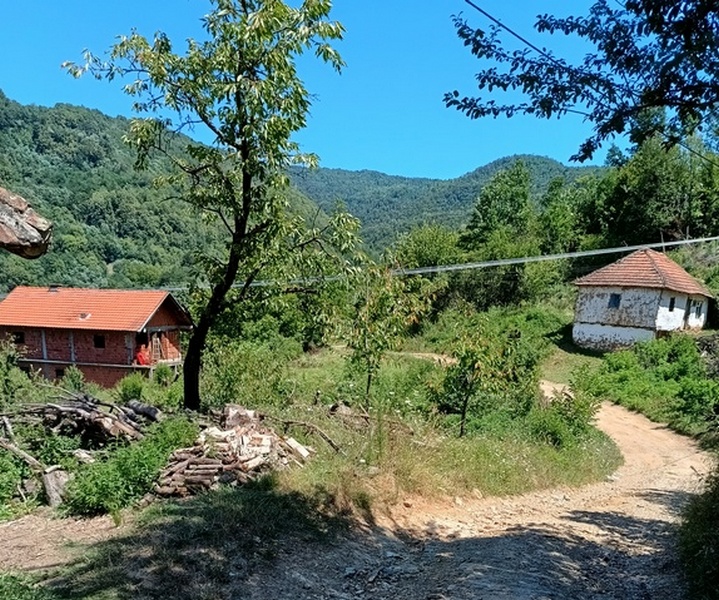 Zaboravljeni u brdima: Stanovnici Ličin Dola traže osnovne uslove za život