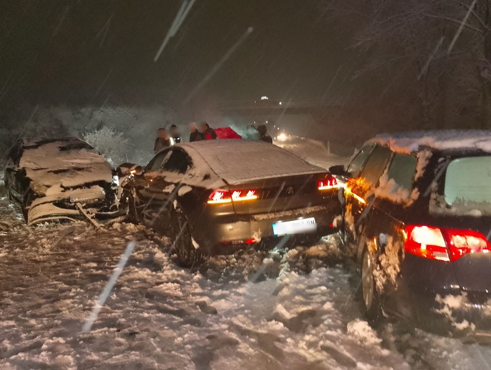 Lančani sudar kod nadvožnjaka u blizini Leskovca