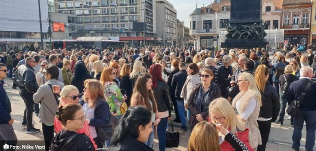 Prosvetari protestvovali na Trgu kralja Milana u znak podrške kolegama