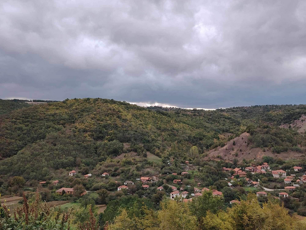 Meštani sela Barbace razgovaraju preko svoje Fejsbuk stranice, organizuju se i pokušavaju da reše seoske probleme