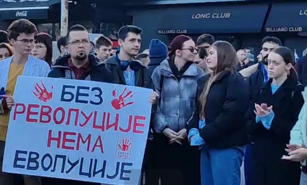 Studenti na 15 minuta blokirali jednu od najprometnijih raskrsnica u Nišu