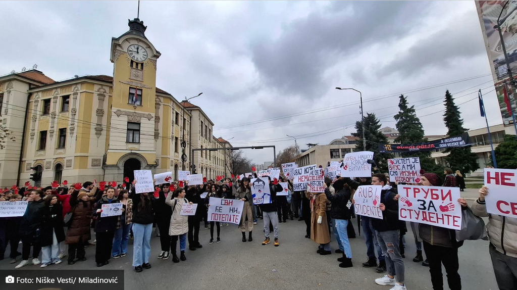 Studenti i građani zastali na 15 minuta i u Nišu