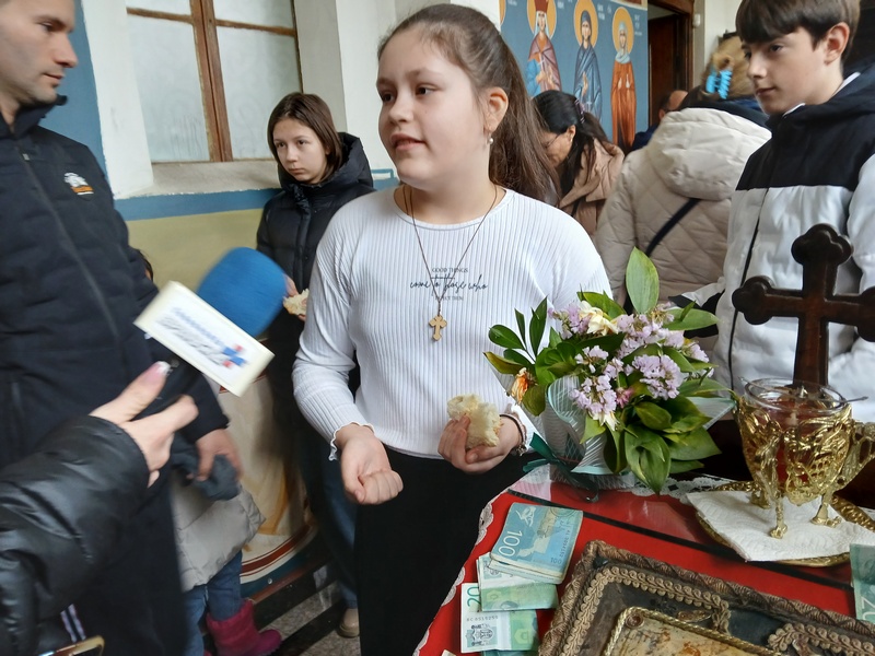 Zlatnik u rukama desetogodišnje Petre Zečević