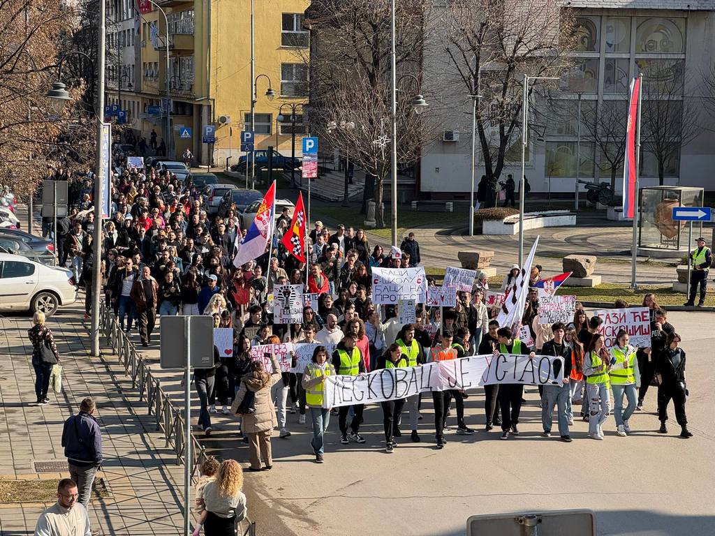 Srednjoškolci i danas na ulicama Leskovca, pridružili im se učenici Medicinske škole