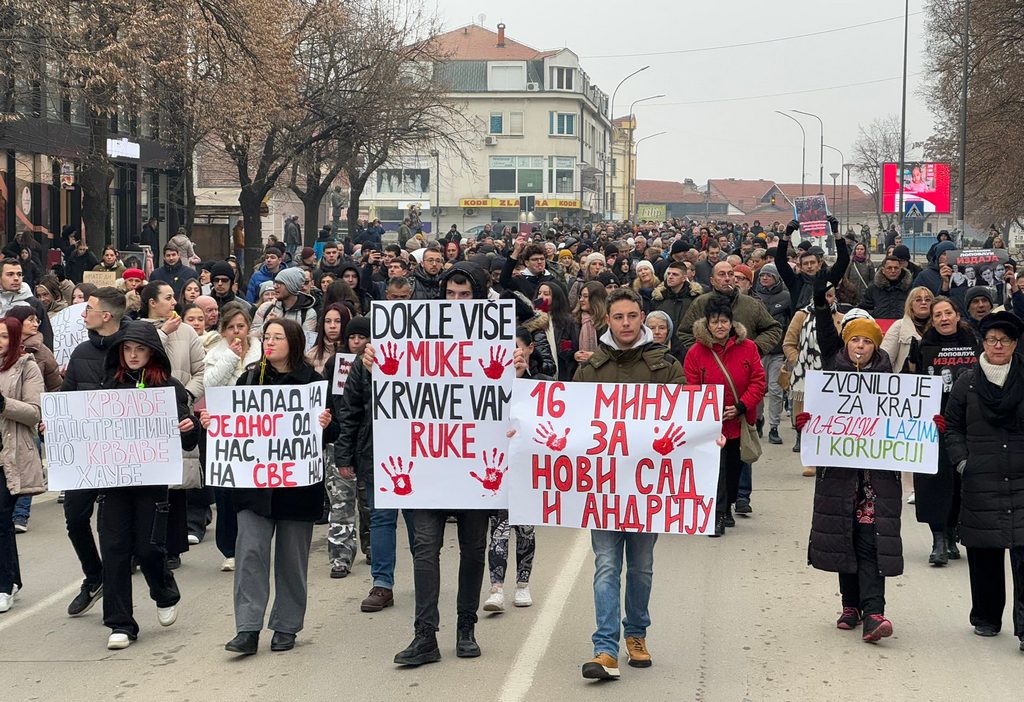 Zvižduk i šetnja u Leskovcu: Studentski protest najbrojniji do sada