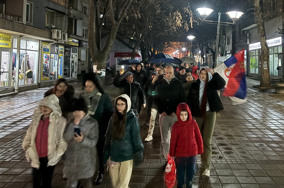 Na protestu u Prokuplju pozdrav za petoro studenata koji pešače u koloni ka Kragujevcu