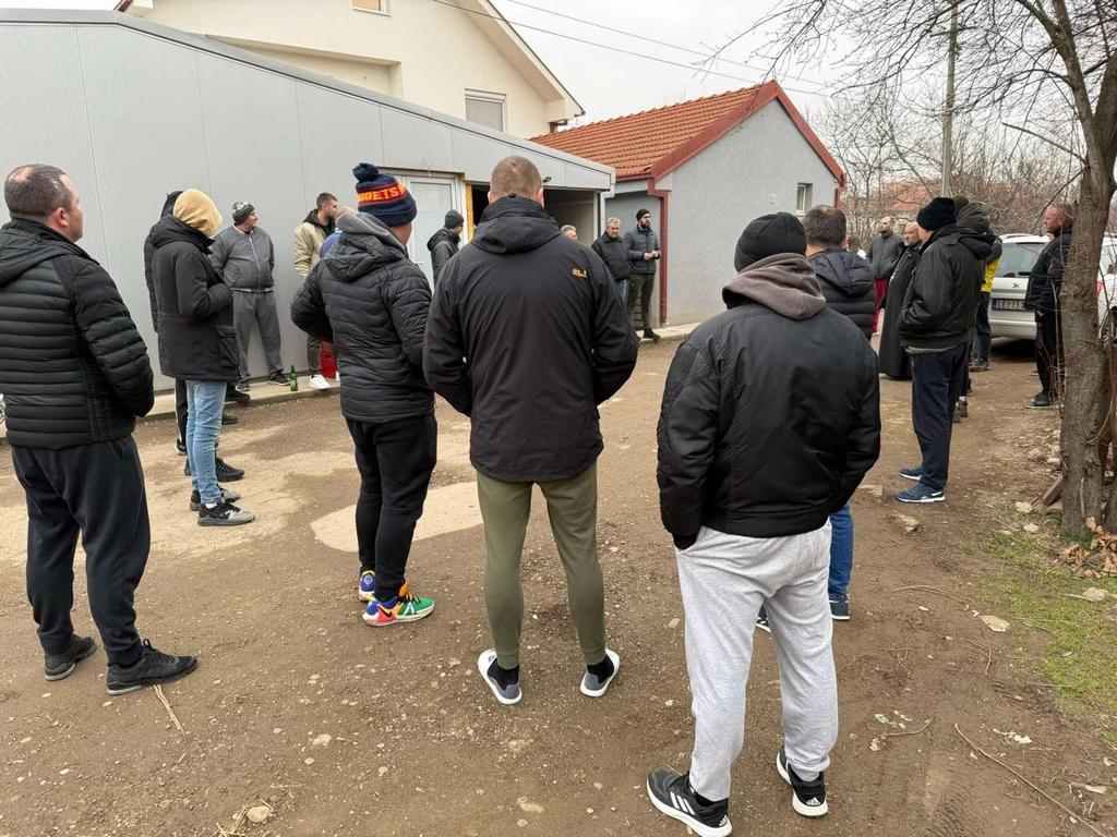 Meštani Ohridskog naselja najavili blokadu puta Leskovac-Vučje ako im se ne ispune zahtevi