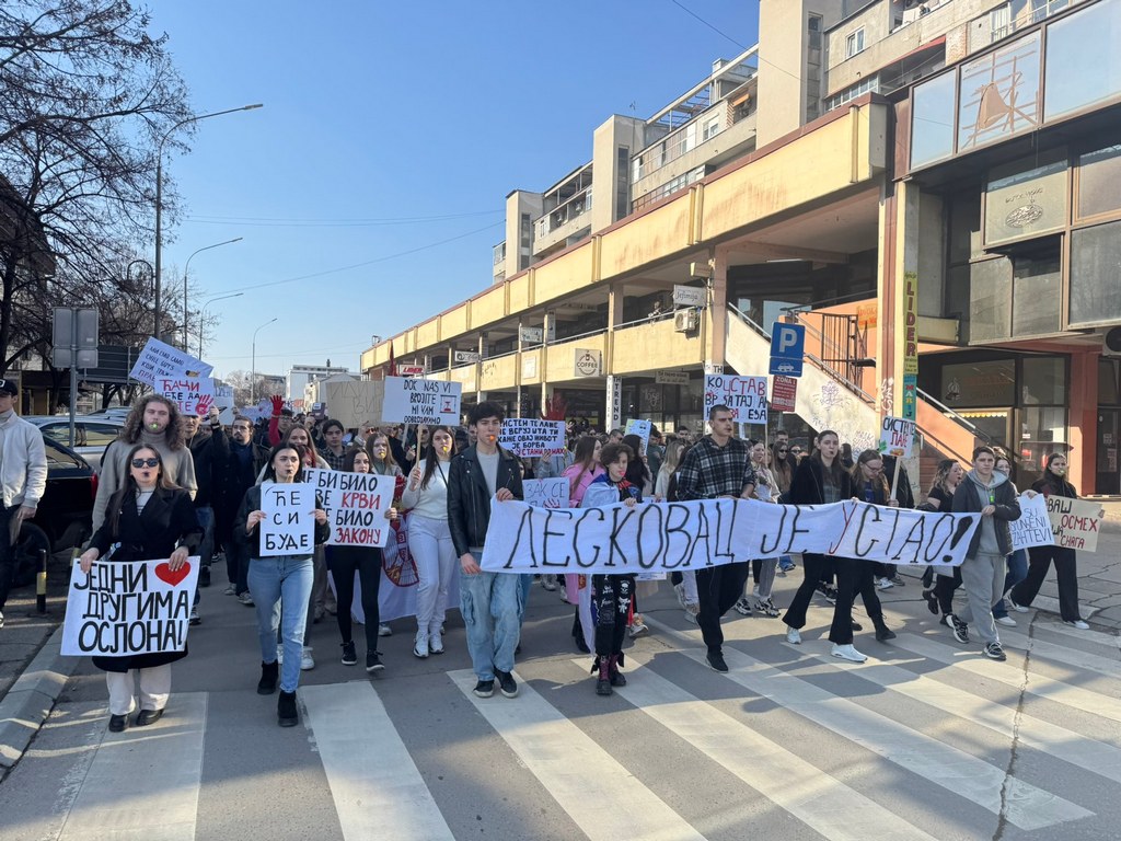 Okupljanje studenata sutra ispred pozorišta u Leskovcu – protest u dva čina