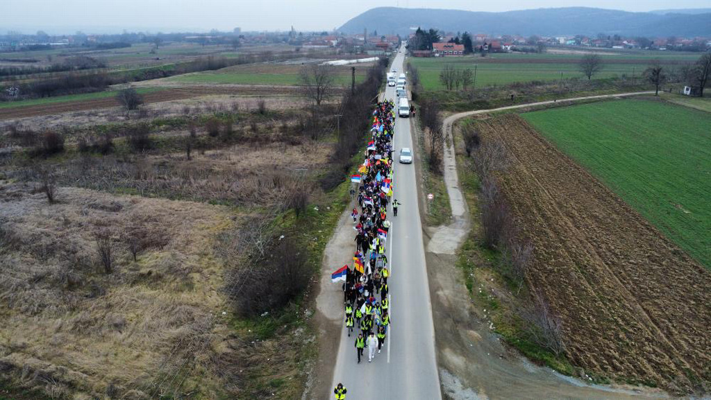 Studenti iz Leskovca na putu ka Nišu, stižu i u Brestovac na odavanje počasti