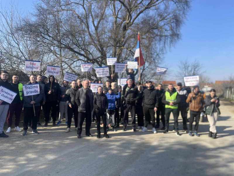 Turekovčani blokirali ulaz u selo, naredni put će put od Leskovca do Lebana