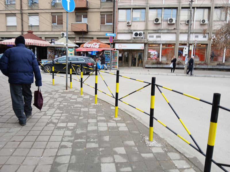 Postavljanje pešačkih prelaza ispred svojih radnji je nova moda u Vranju