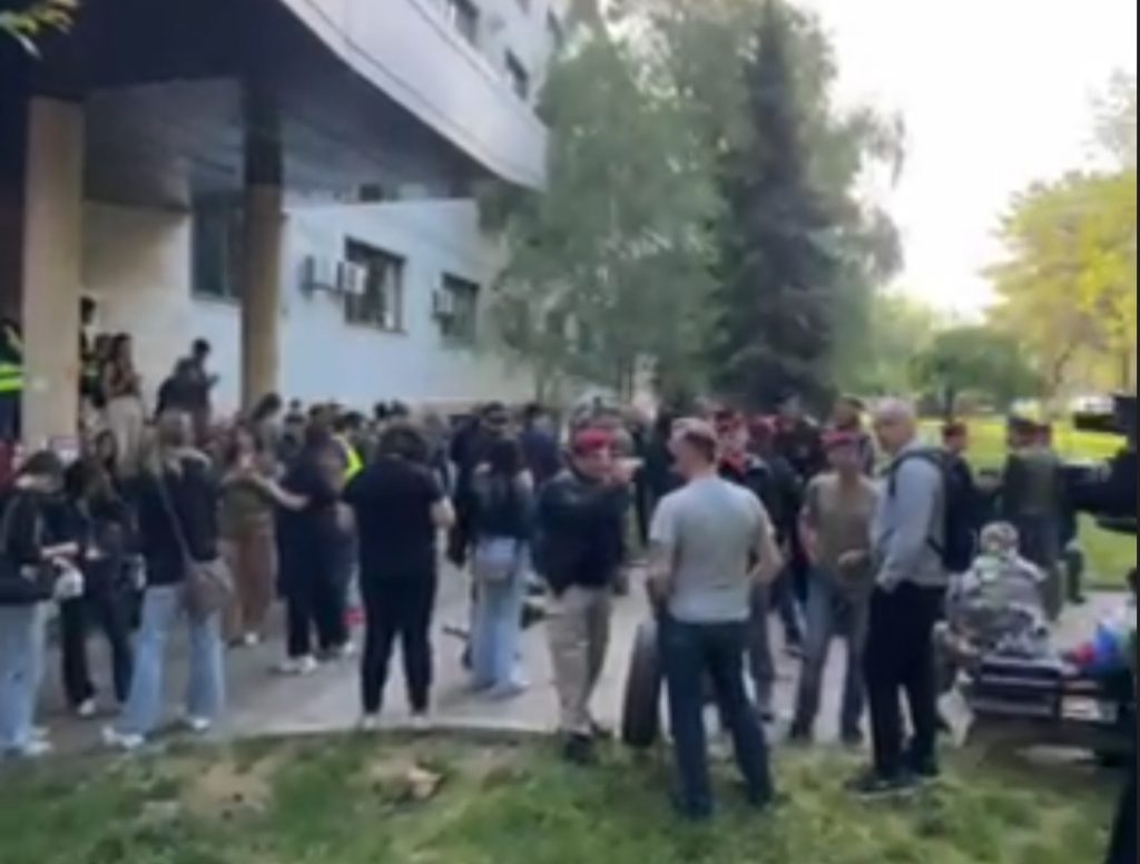 Protest ispred Medicinskog fakulteta u Nišu, dekan najavio moguće postupke protiv studenata