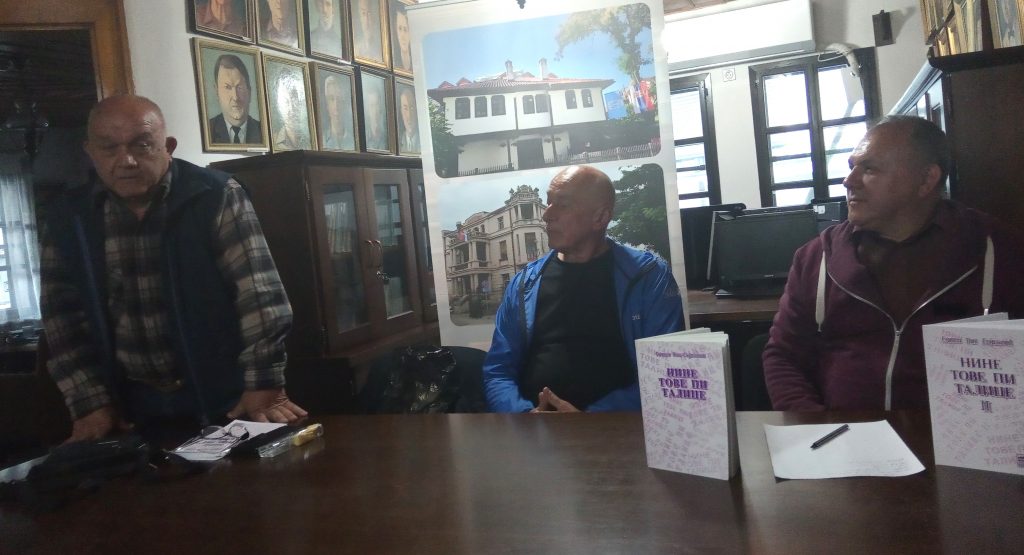 Humorista Nine sa Vlasine predstavio knjigu pitalica