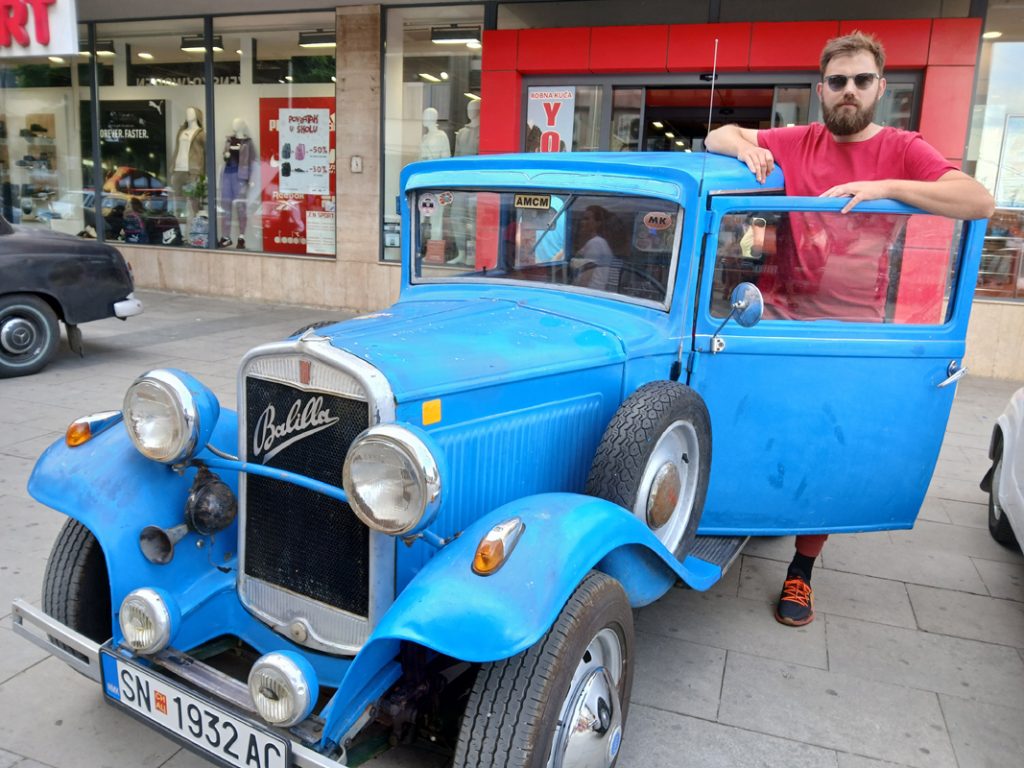 U Piortu danas po prvi put izložba starih automobila