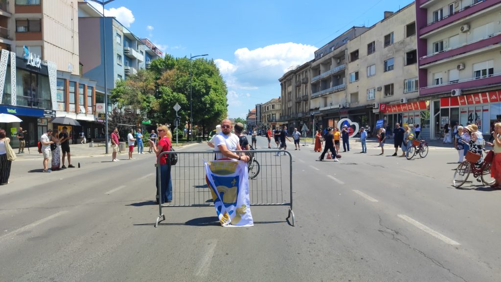 Studenti i građani blokirali glavnu raskrsnicu u Leskovcu, planiraju da tu ostanu 24 sata