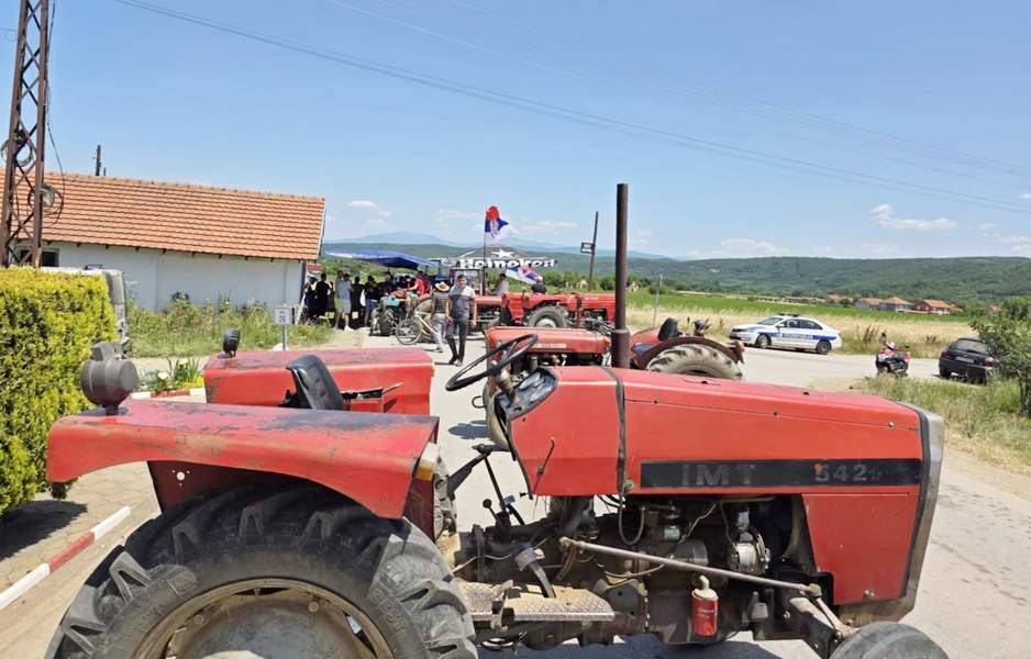 Meštani Donjeg Brijanja: „Dosta smo mi išli na mitinge SNS, sad neka gradonačelnik dođe kod nas“ (video)