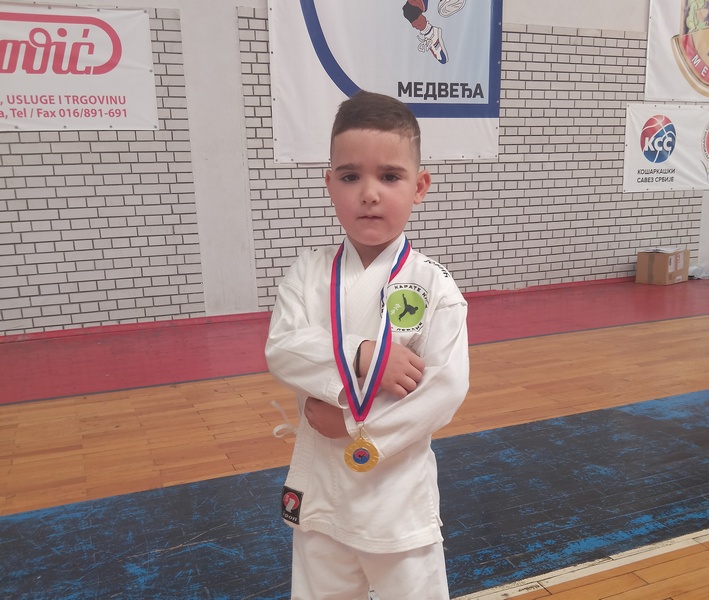 Na Međunardnom takmičejnju mali karatista Pavle Jović iz Lebana ponovo osvojio prvo mesto