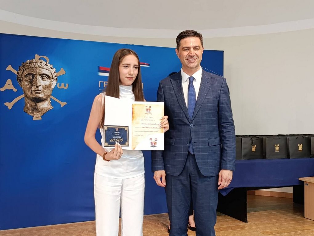Đacima generacije u Nišu podeljeno po 60.000 dinara